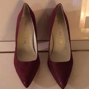 Anne Klein burgundy Hollyn suede pumps